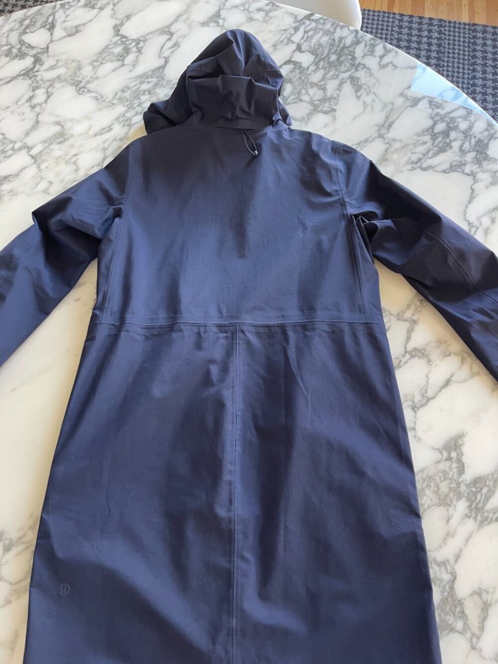 Lululemon Rebel Rain Coat, Size 4 - Picture 4 of 7